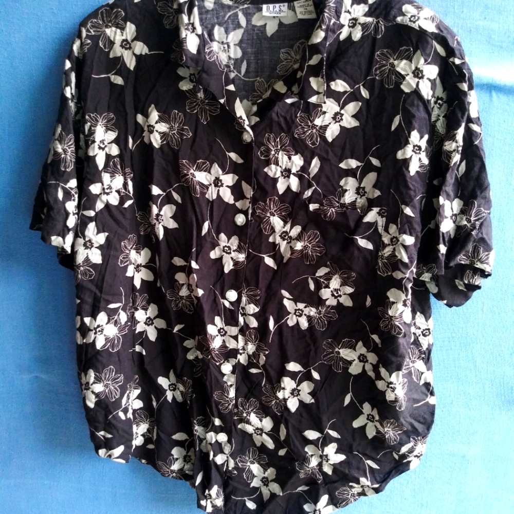 D.P.S Womens Plus Size 1X Black White Floral Button Up Shirt
